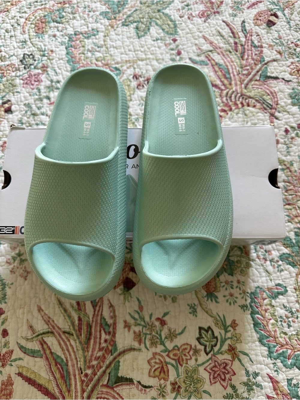 Slide Women's Mint Green Slide Sandals. Size W6-7 M 4-5. New with box.